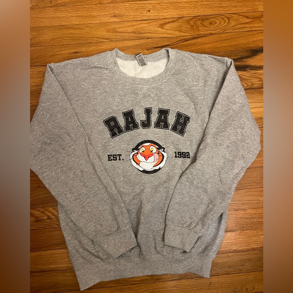 Gildan Gray Sweatshirt with Tiger Graphic